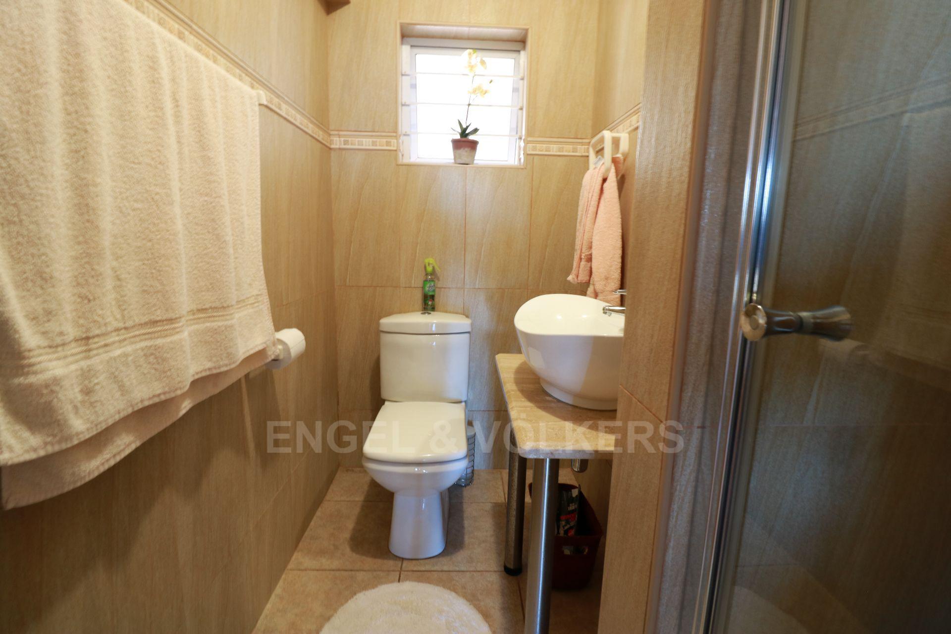 House in Ramsgate - 033 - Guest Toilet.JPG