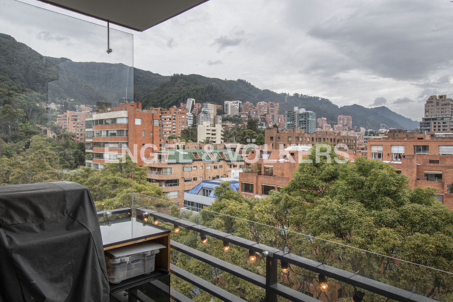 Apartamento con balcones para venta en Chicó