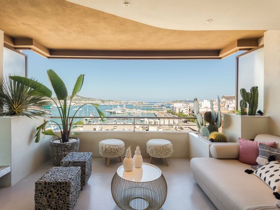 Exquisito ático de diseño con vistas al puerto (Ibiza)