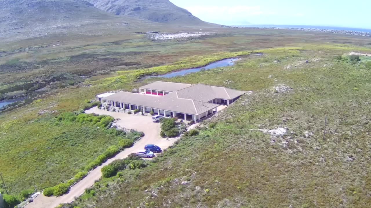 House in Pringle Bay Rural - 4 Star guesthouse surrounded by 8.56ha of natural fynbos