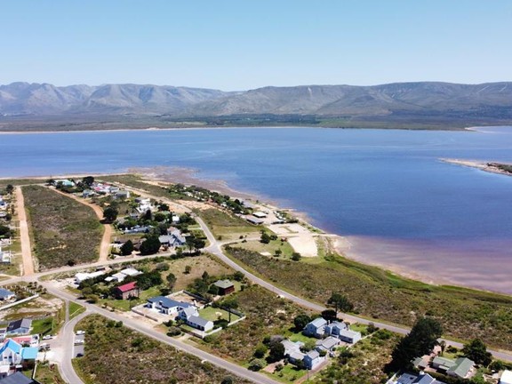 Fisherhaven is situated on the Bot river lagoon