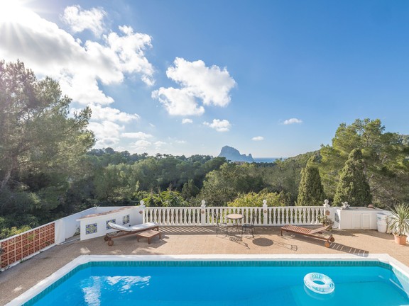 Villa tradicional con magníficas vistas a Es Vedrà en Cala Vadella (Ibiza)