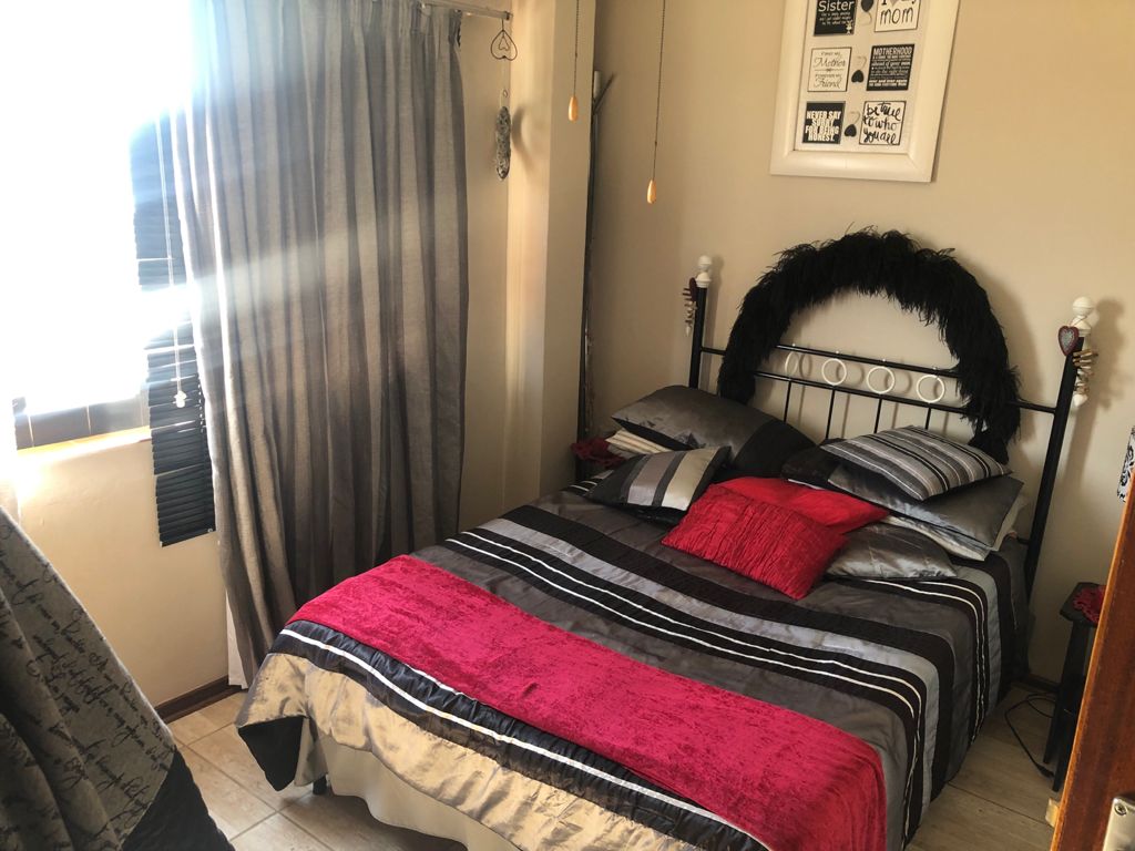 Apartment in Potchefstroom - bedroom2