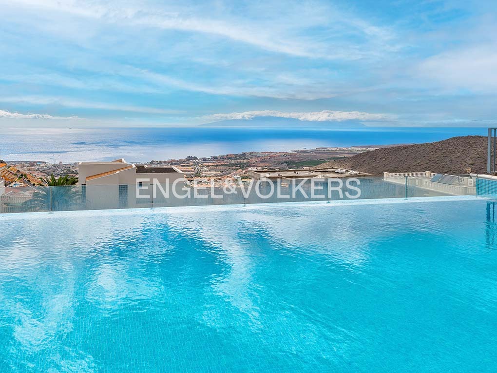 Exquisita villa de diseño con vistas panorámicas al mar en Roque del Conde