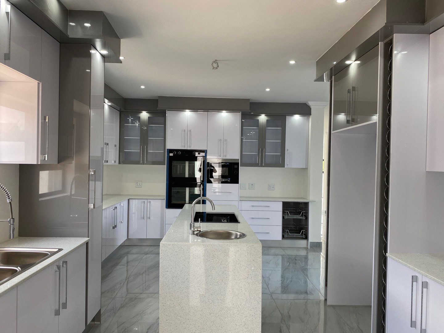 House in Leloko Lifestyle & Eco Estate - Kitchen with high gloss finishes