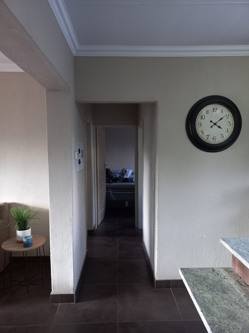 Apartment in Baillie Park - Hallway
