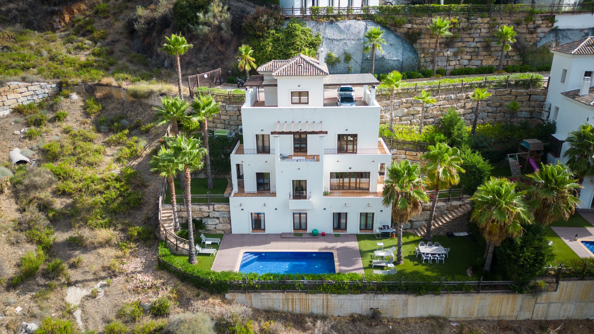 Benahavis Town: Gran villa andaluza en una comunidad cerrada