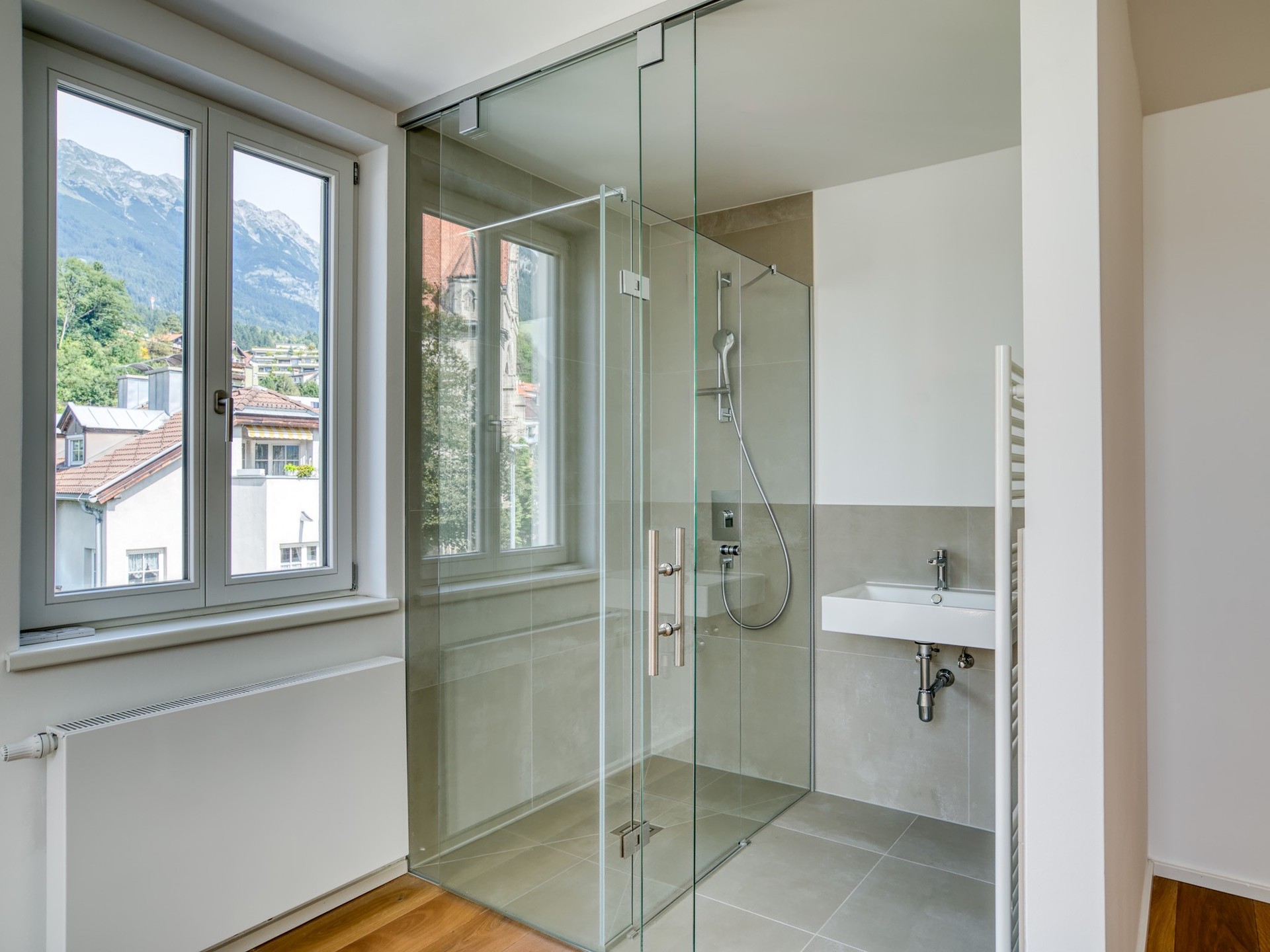 Wohnung in Innsbruck Stadt - Badezimmer Schlafzimmer