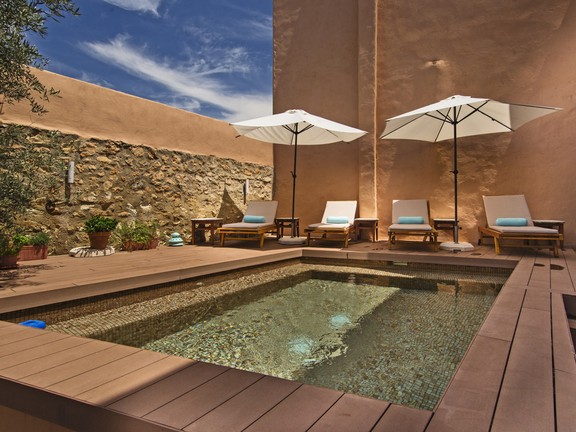 Hotel con pequeña piscina en Sineu