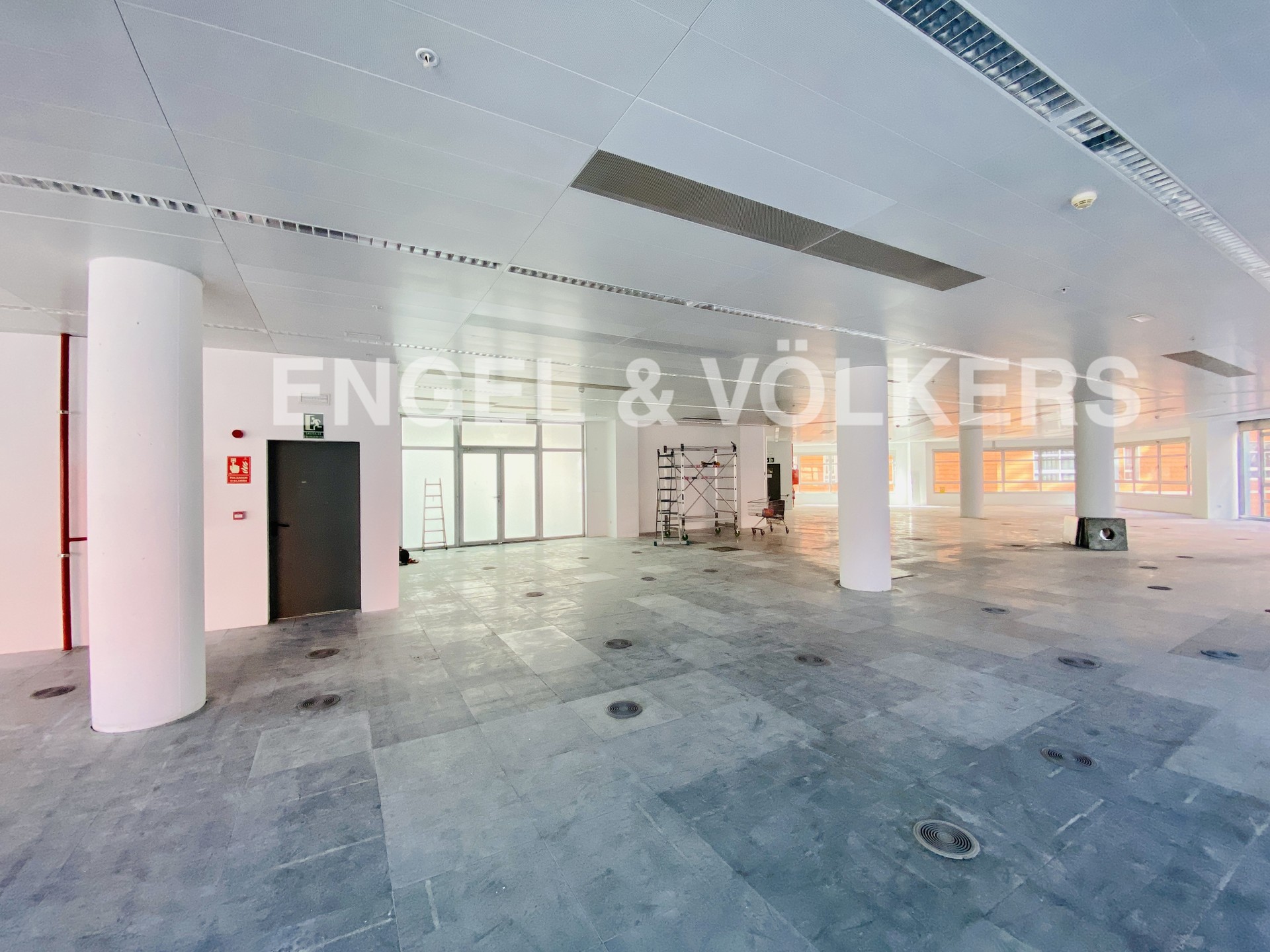 luminosa oficina diáfana de 364 m2 en moderno edificio del 22@