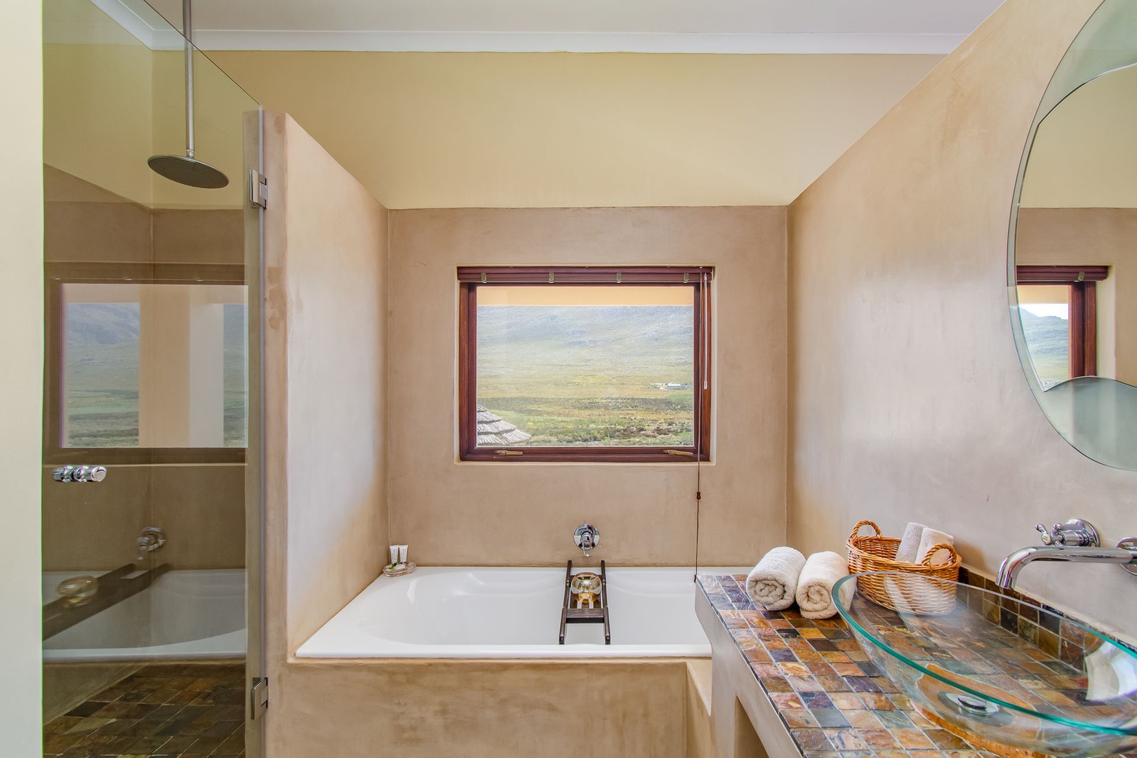 House in Pringle Bay Rural - En-suite with mountain views