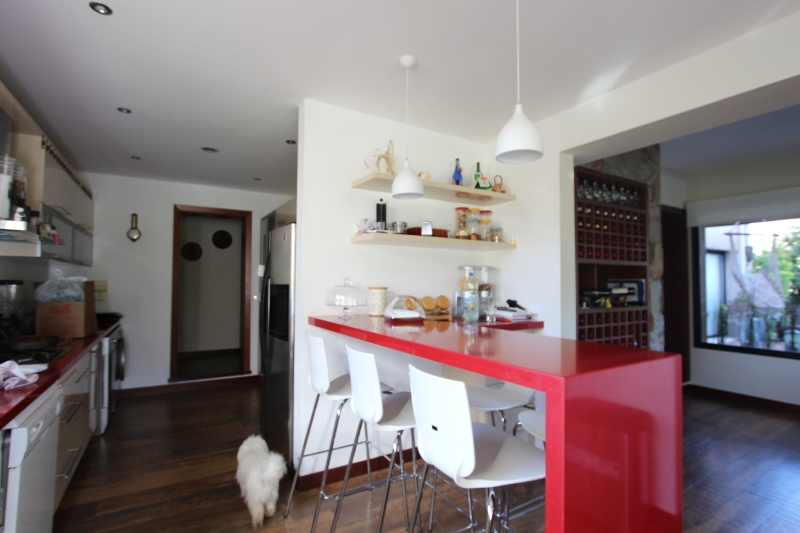 House in Barrios Privados - Semi-open kitchen with breakfast bar