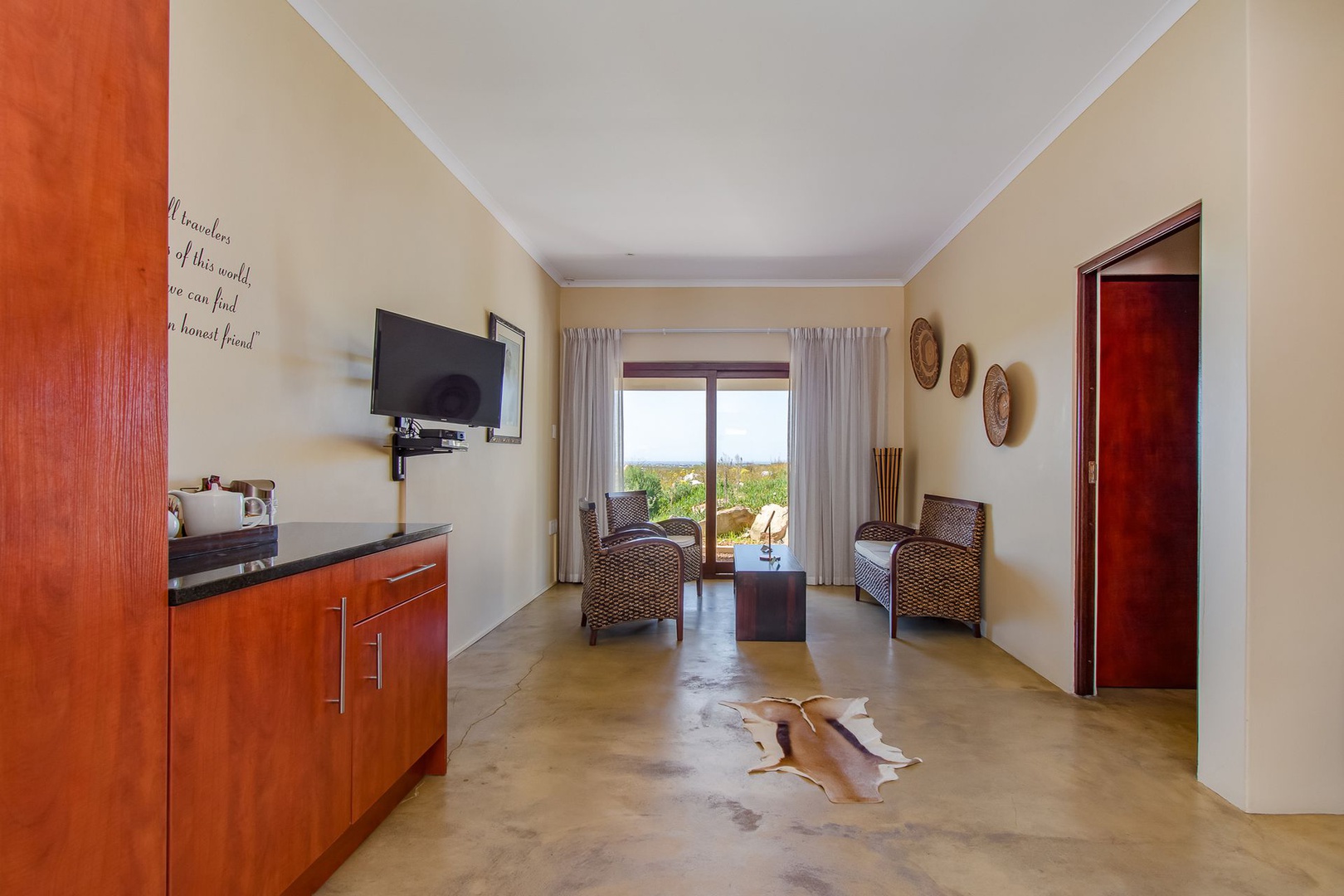 House in Pringle Bay Rural - Grubbia Suite: sitting room with area with seaviews towards Betty's Bay