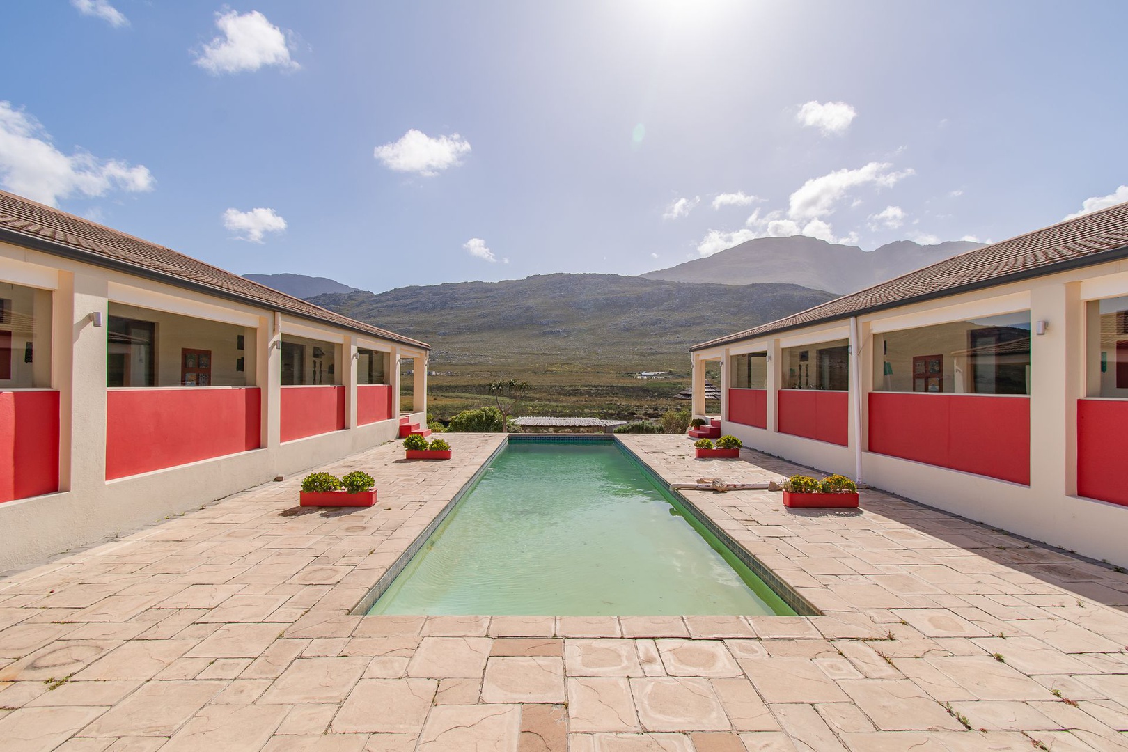 House in Pringle Bay Rural - All rooms face the pool on one side
