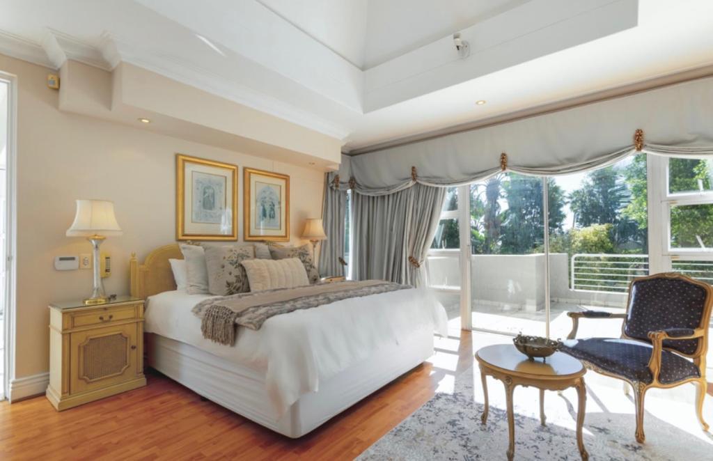 A luxurious and newly renovated cluster home located in the sought-after Estate in Sandhurst