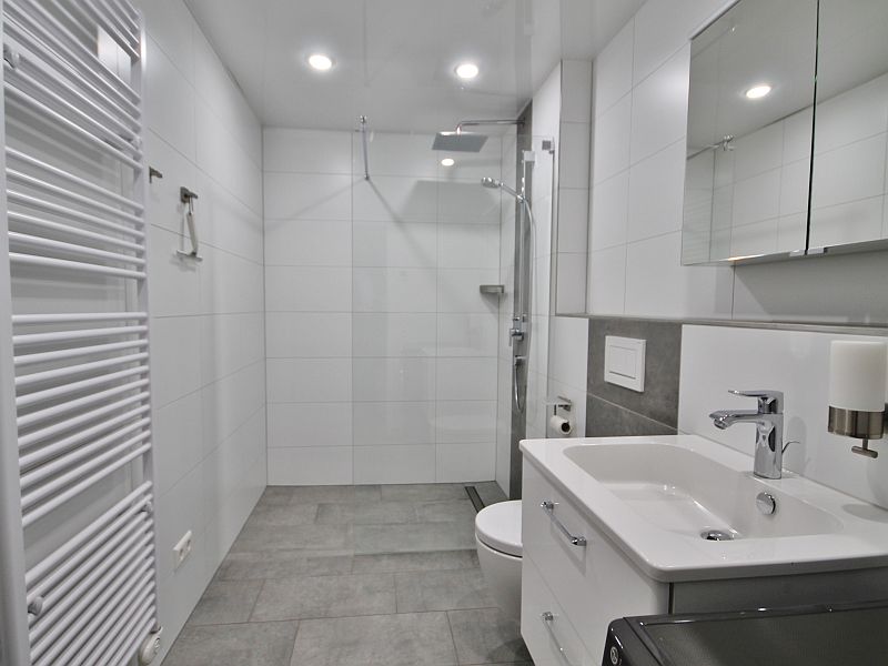 Wohnung in Villingen-Schwenningen - Modernes Bad mit großer, bodengleicher Dusche