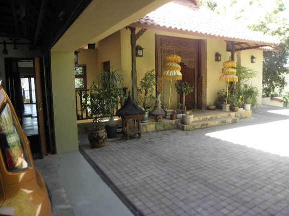 Bali lodge entrance