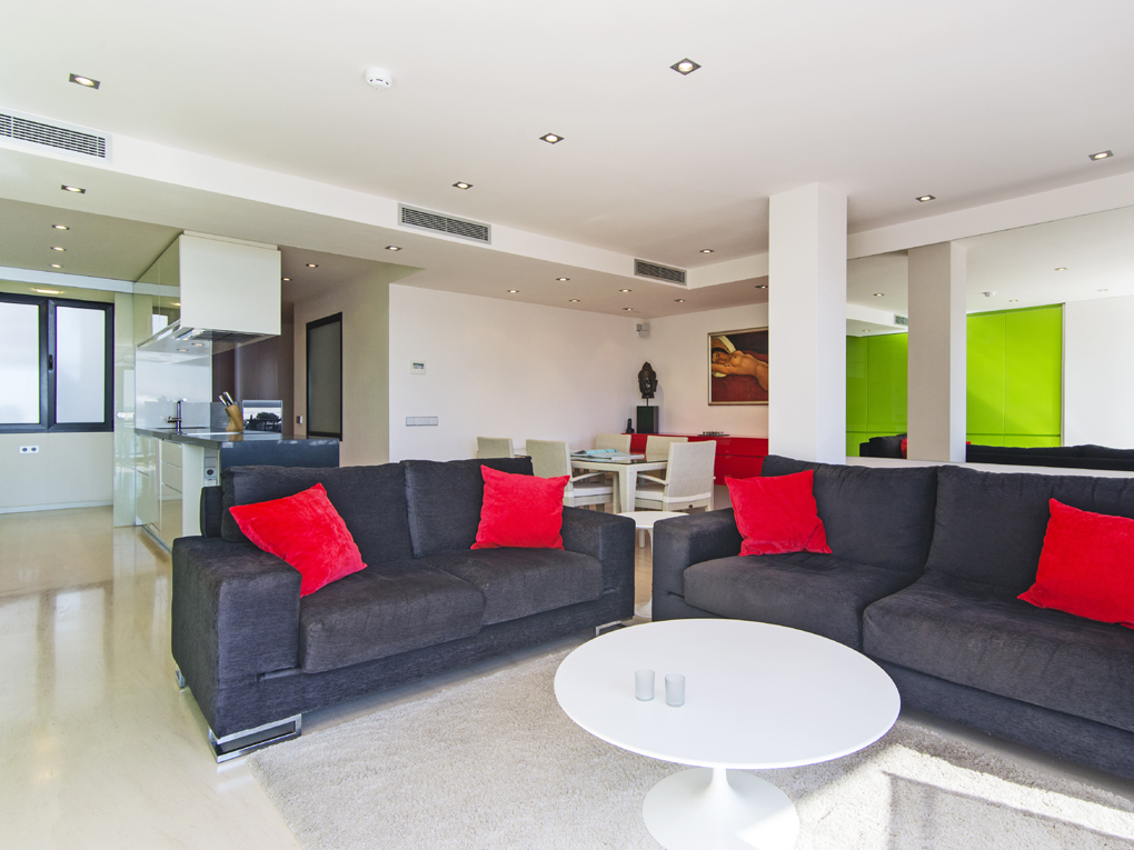 Apartment in Puerto Alcudia - Comfortable living room of a frontline apartment in North Mallorca