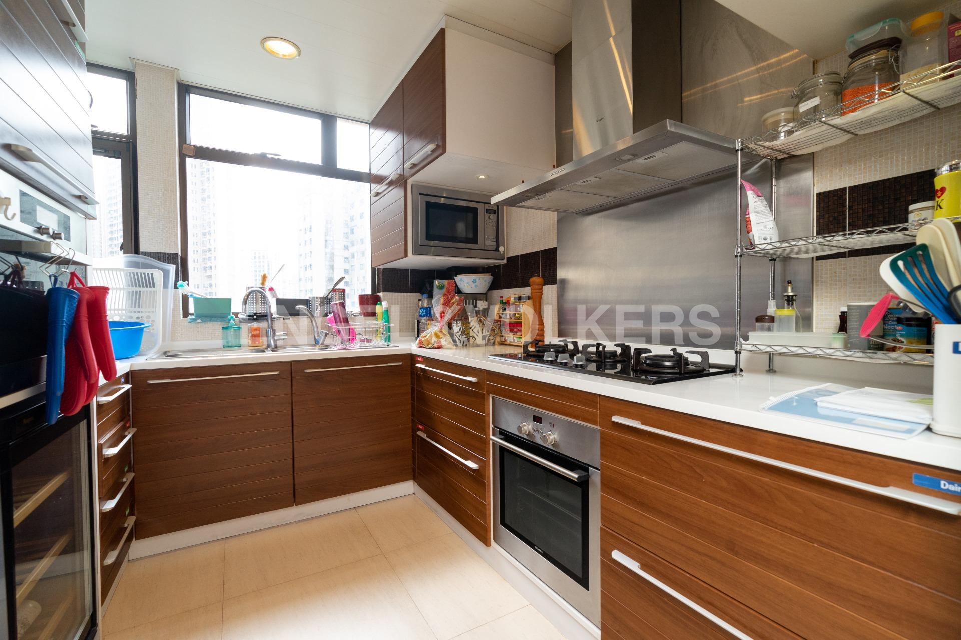 Apartment in Mid Level Central - Chung Tak Mansion 重德大廈