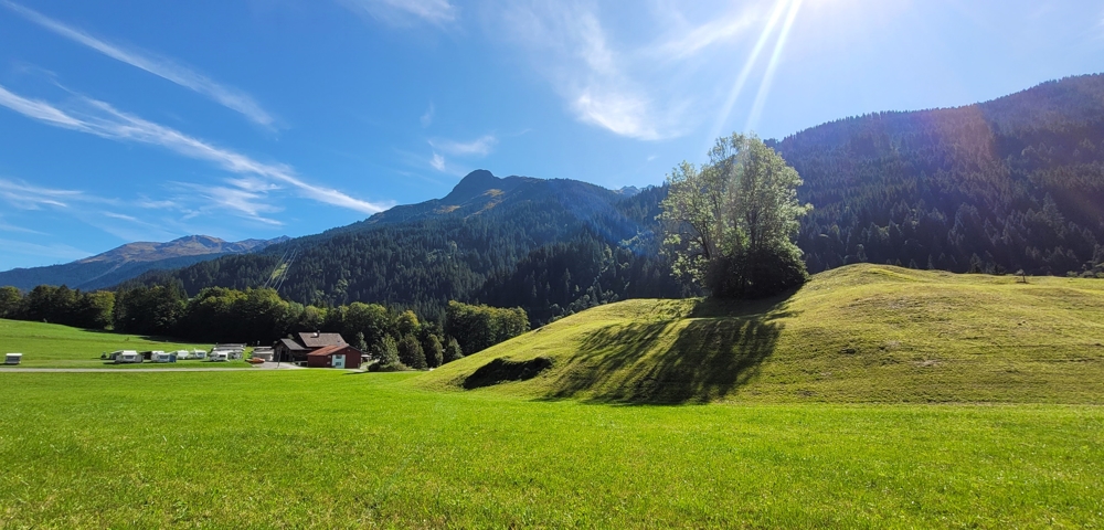 Investment / Wohn- und Geschäftshäuser in Wald am Arlberg - Traumhafte Aussicht 