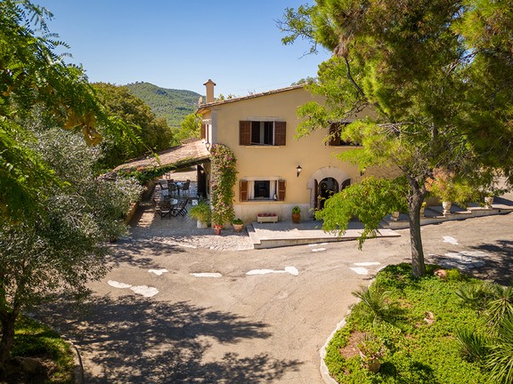 Country house on 3.3 ha plot and panoramic views in Establiments, Palma de Mallorca
