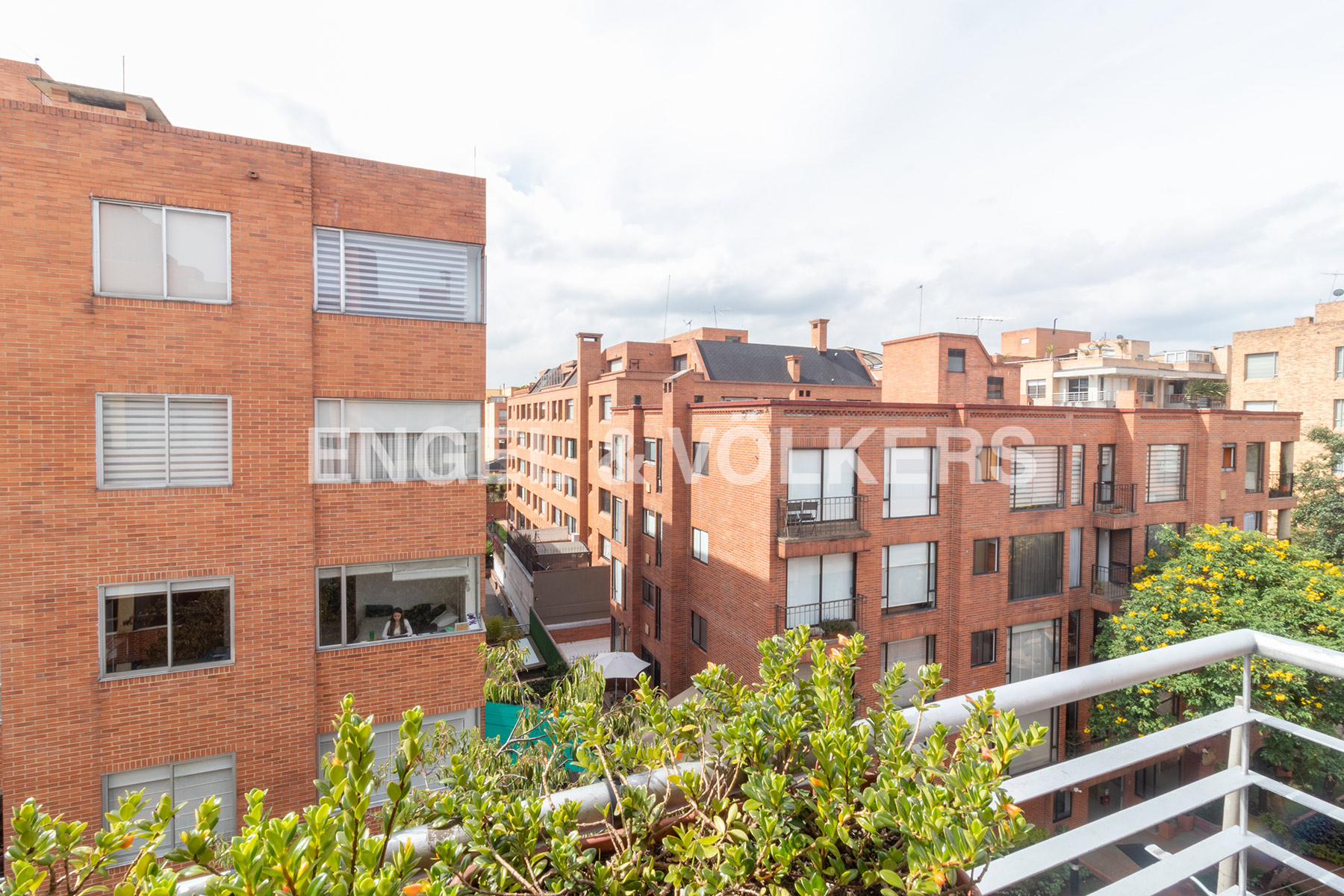 Moderno apartamento con balcón en Chicó Navarra