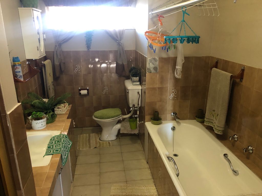 Apartment in Potchefstroom - bathroom2