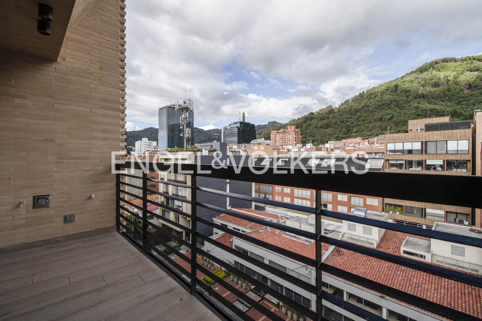 Penthouse con balcón para venta en Chicó Reservado