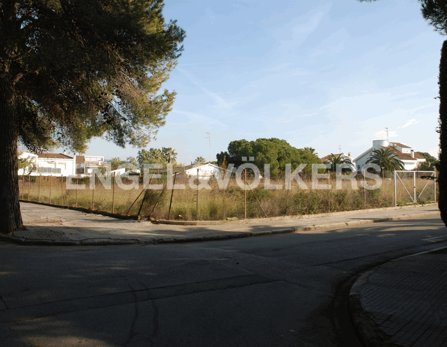 Fabuloso terreno en urbanización de Sitges
