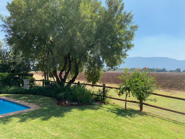 House in The Coves - Views of the Magaliesberg mountains across open farmlands