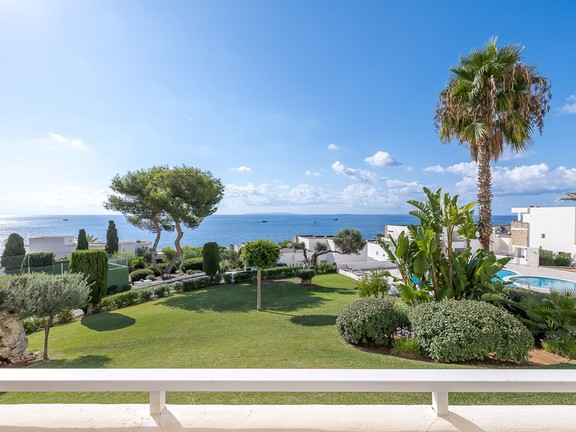 Elegante Wohnung direkt am Golfplatz in Roca Llisa (Ibiza)