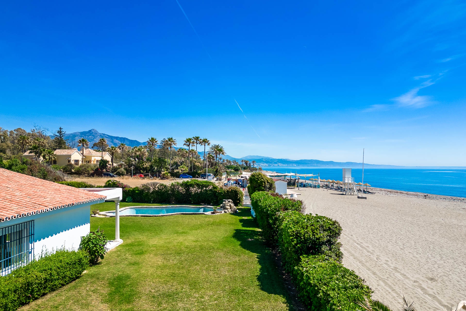 Guadalmina Beachside: Excelente oportunidad en 1ª línea de playa en una de las más prestigiosas areas de Marbella