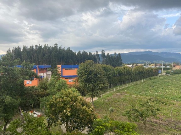 Vista lejana Colegio Los LAureles.jpg