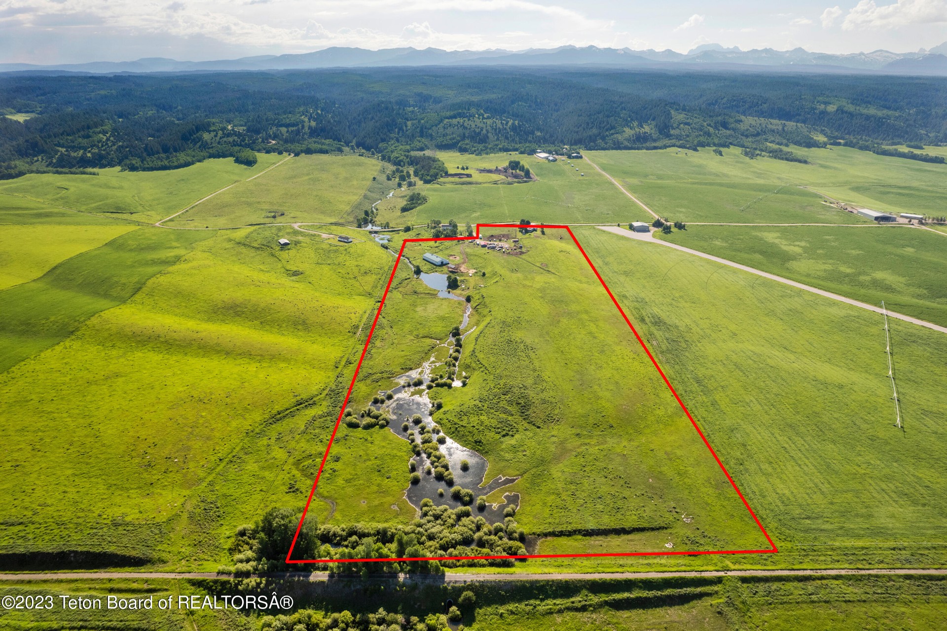 38 spacious acres with exceptional mountain views with 2 Bedroom home