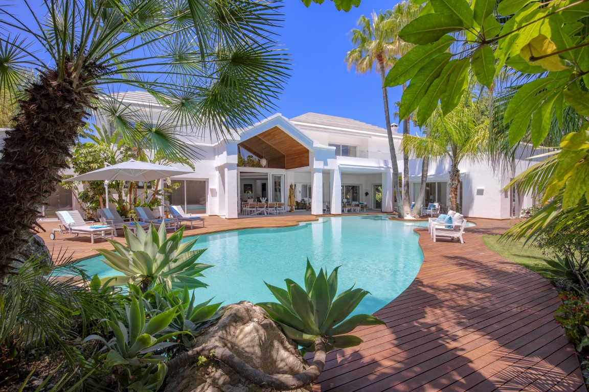 Strandseite Guadalmina: Villa de estilo Miami