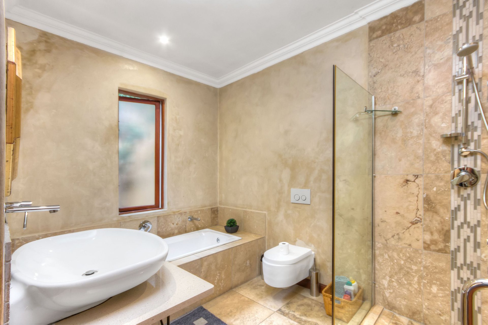 House in Craighall - Fourth Bedroom En-Suite