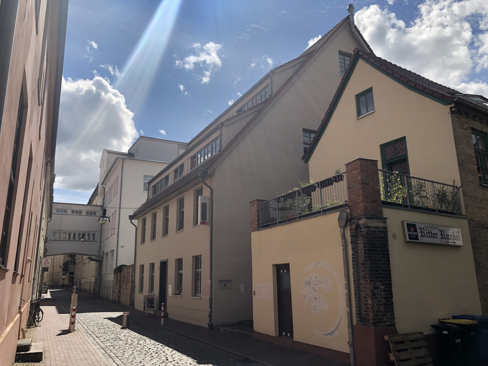 Investment / Wohn- und Geschäftshäuser in Rostock - Vorderansicht mit Blick auf die Kröpeliner Straße