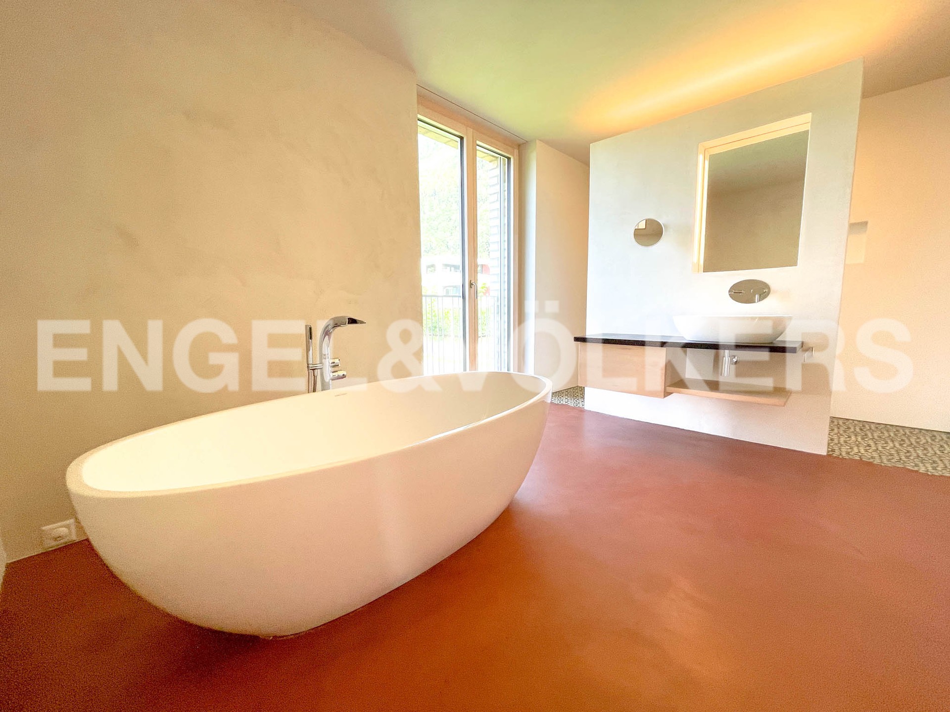 Wohnung in Triesen - grosse freistehende Badewanne mit Platz auch für Zwei