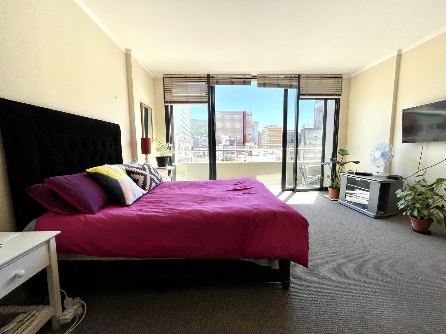 Apartment in Cape Town City Centre - Bedroom/Balcony