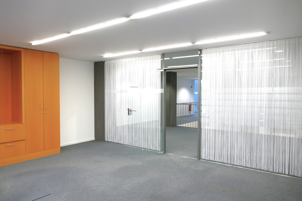 Bürofläche in Hohenems - Beratungsbüro mit Fensterfront und Holzelementen