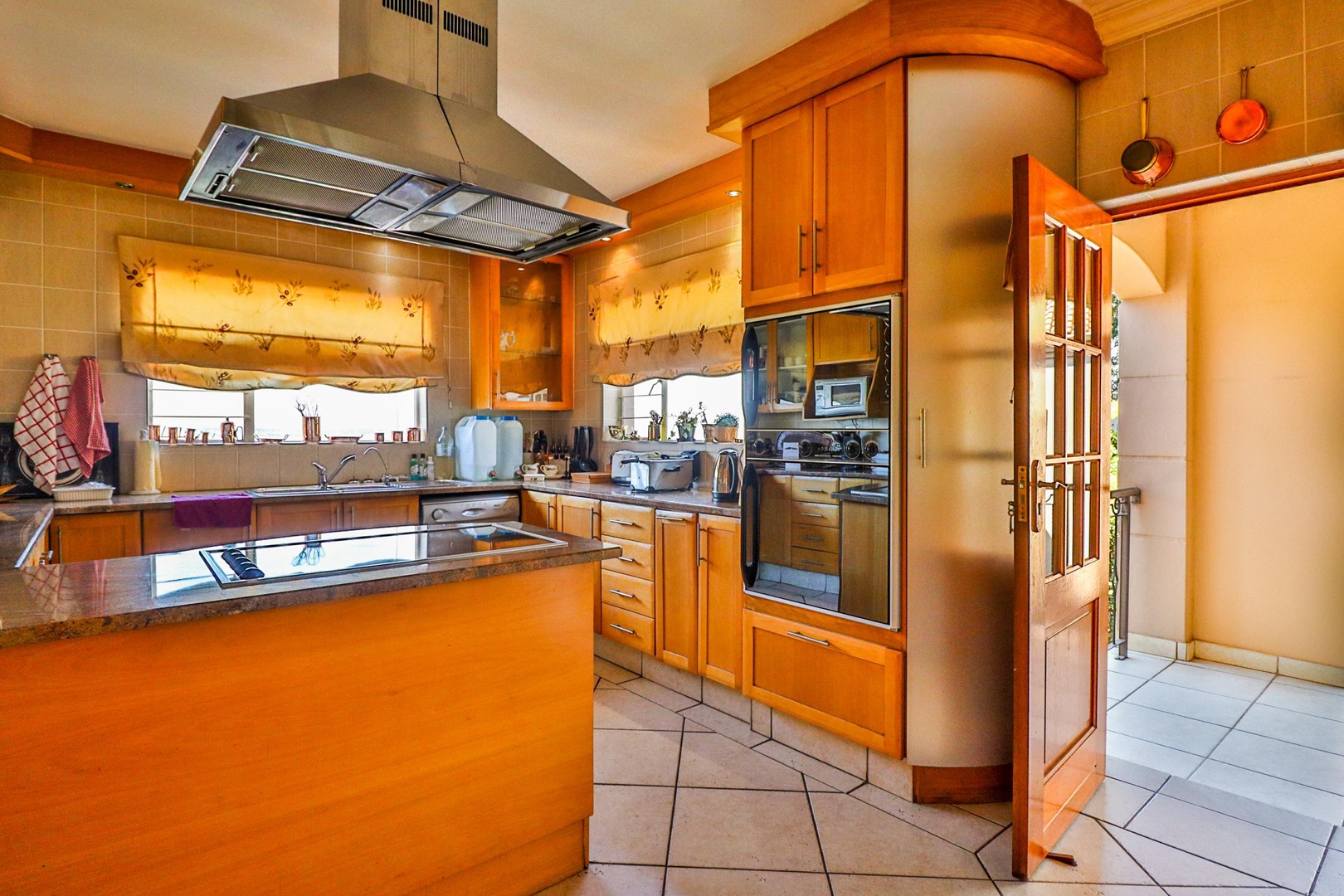 House in Kosmos - Beautifully finished kitchen
