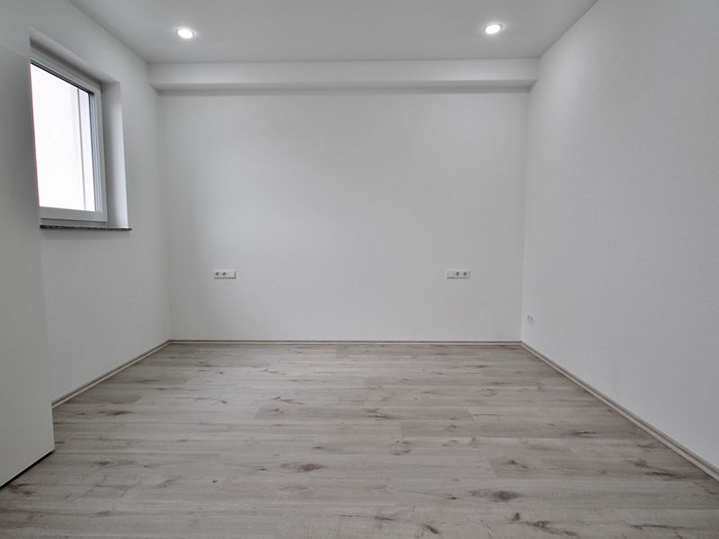 Wohnung in Villingen-Schwenningen - Schlafzimmer mit Boden in Holzoptik