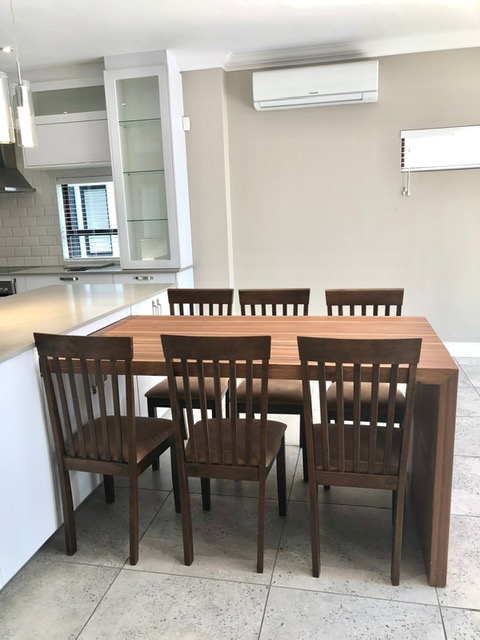 House in The Islands Estates - Seating area in kitchen