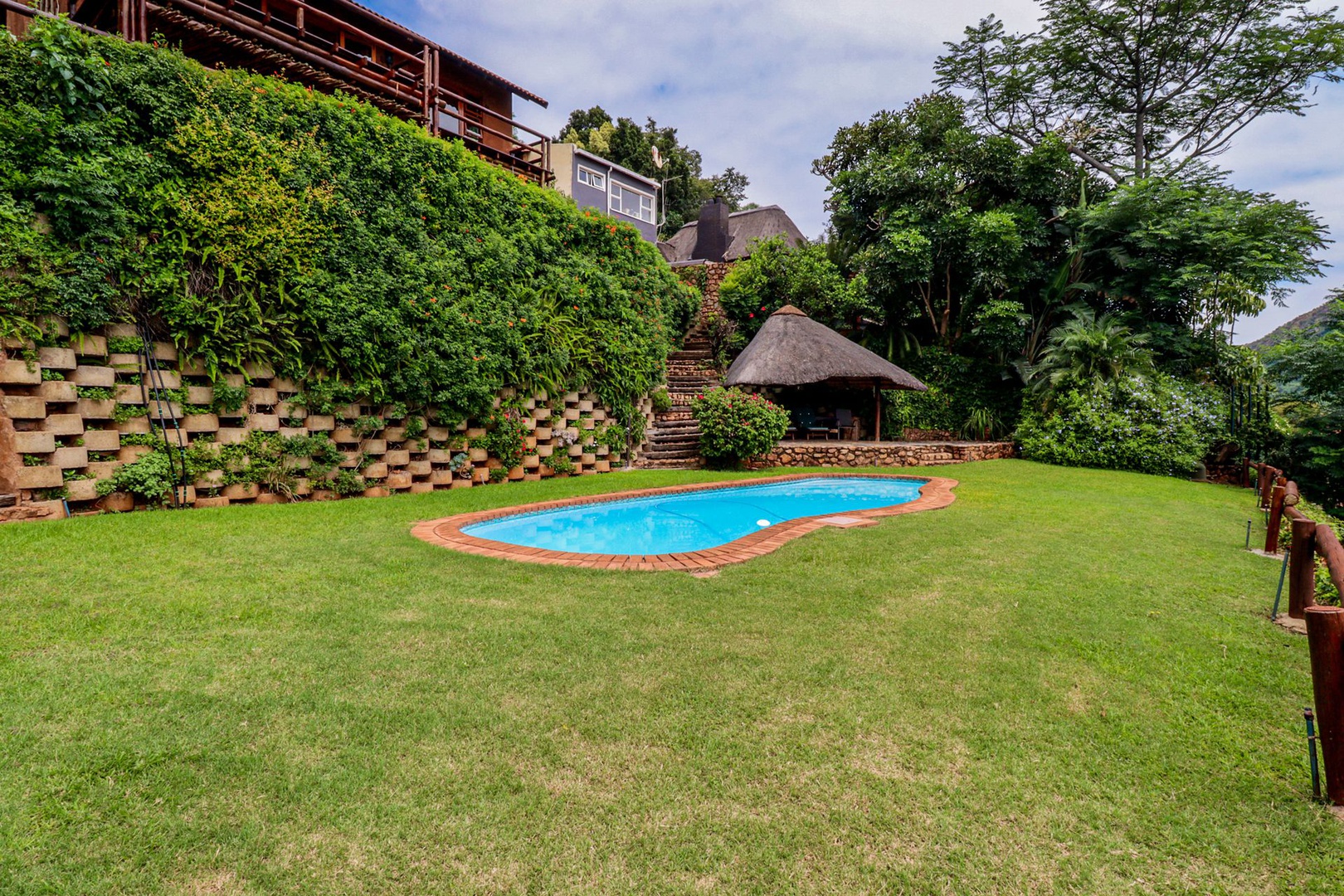 House in Kosmos - Pool is a good size, with lawns and lapa