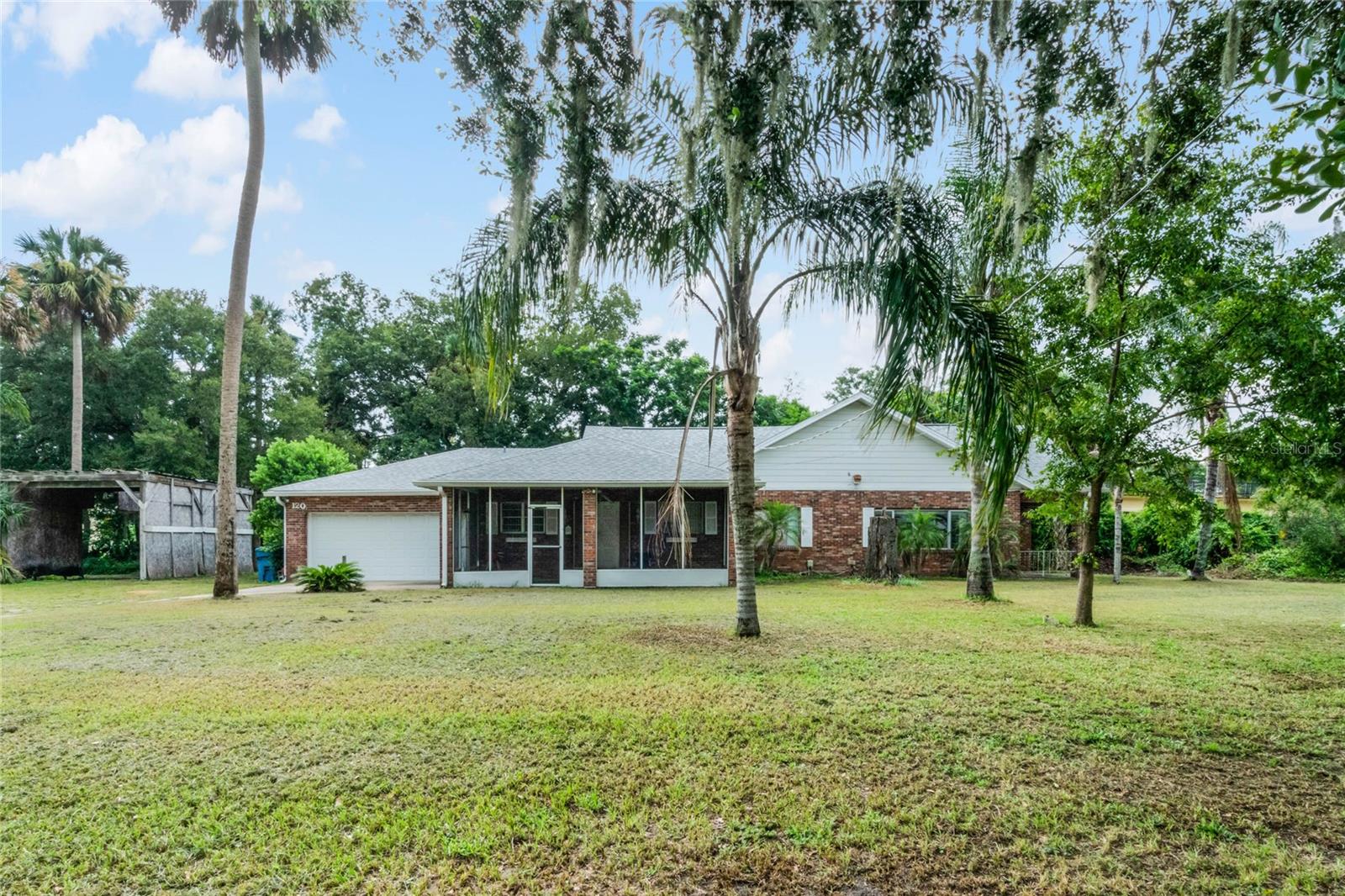 Single-Family in OSTEEN, Florida