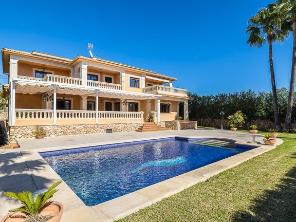 Villa mit Garten und Pool in Sa Cabaneta