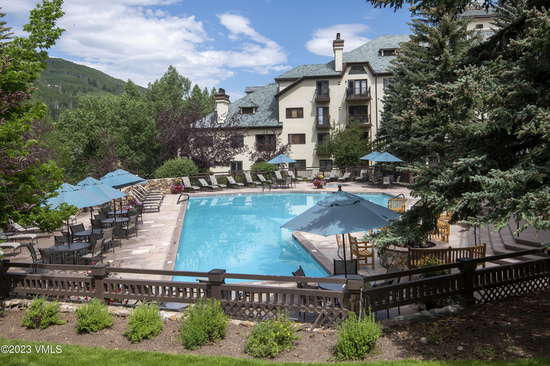 Gorgeous Contemporary Condo in the Heart of Beaver Creek