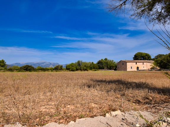 Beautiful Mallorcan manor house in the countryside in Llubi