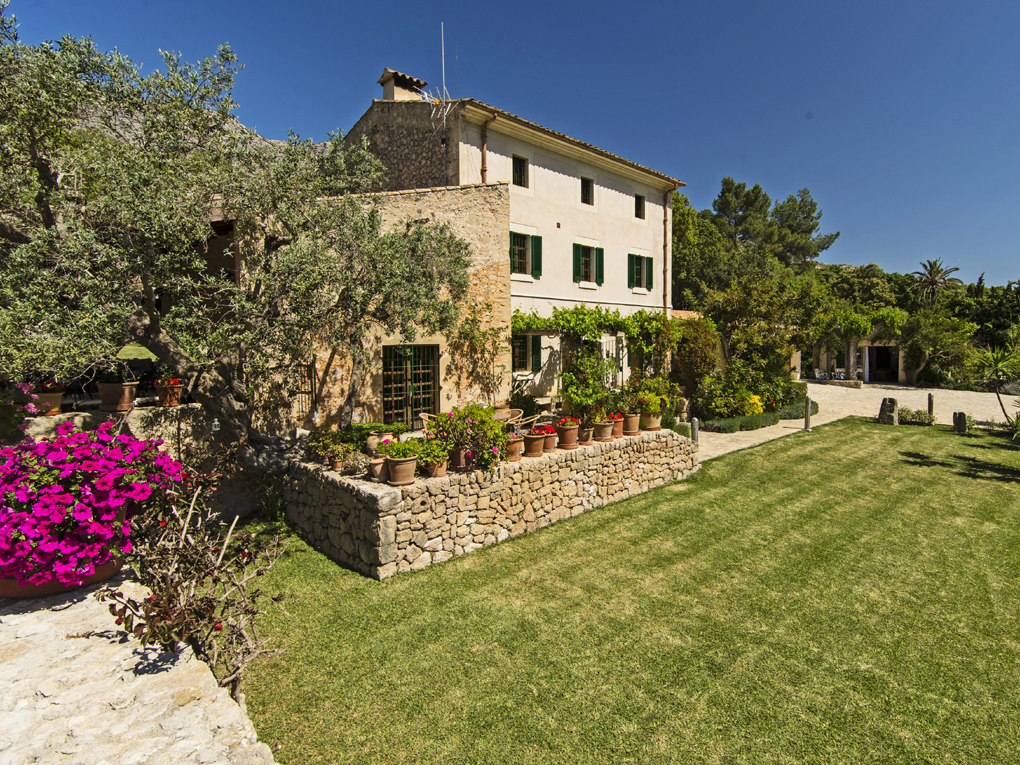 Haus in Cala San Vicente - Villa mit Pool, Garten und Tennisplatz, in top Lage zu verkaufen