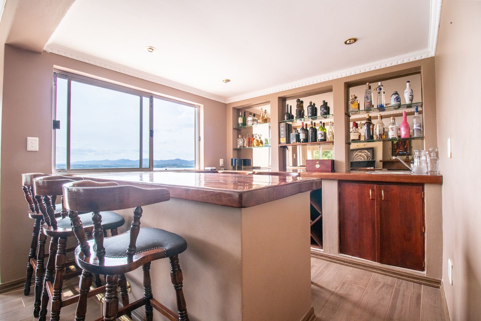 House in Kosmos - Built-in bar is beautifully finished and has views towards the dam